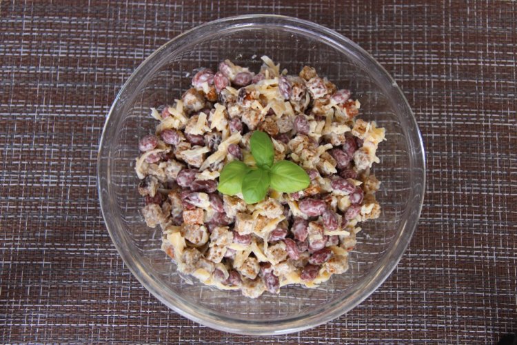Ensalada de espadines y queso