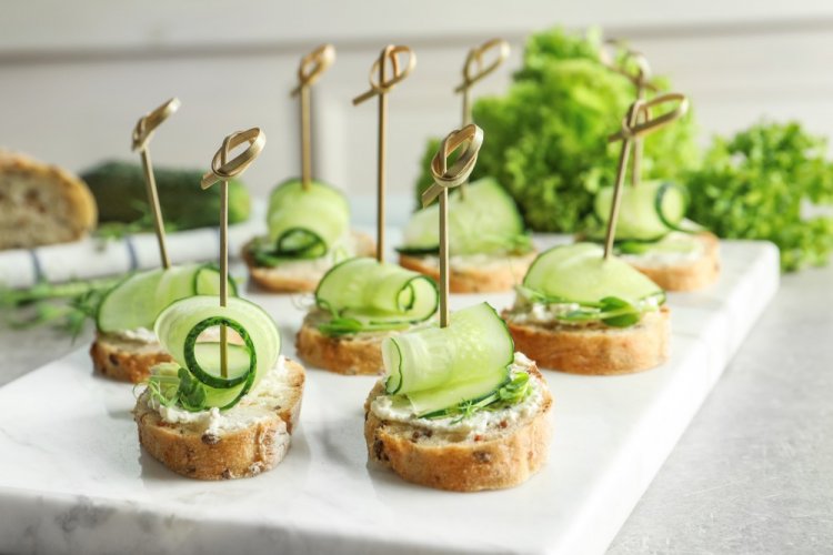 Canapés with Cucumber and Cream Cheese