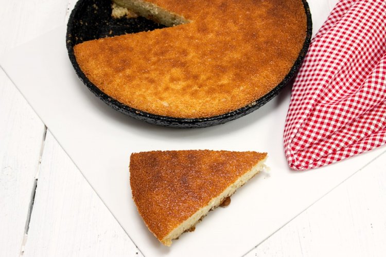 Quick Semolina Cake with Jam