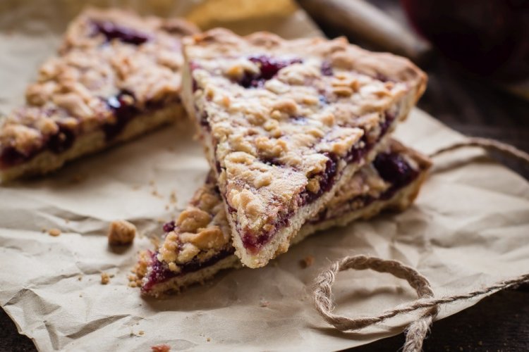Quick Grated Jam Pie