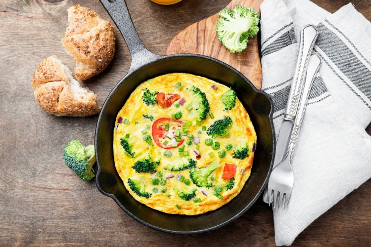 Air Fryer Omelet with Tomato and Broccoli