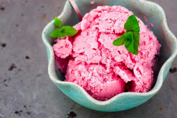 Frozen Strawberry Puree with Sugar