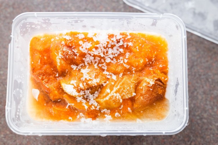 Frozen Apricots in Syrup for Winter
