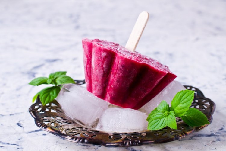 Frozen Mashed Currants with Sugar for Winter