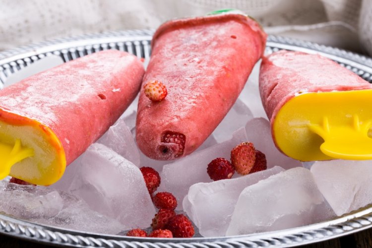 Frozen Pureed Wild Strawberries for Winter