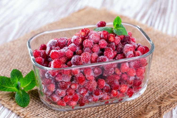 Frozen Wild Strawberries with Sugar for Winter
