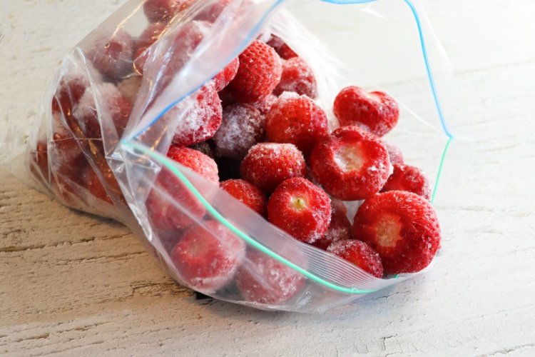 Vacuum-Sealed Frozen Wild Strawberries for Winter