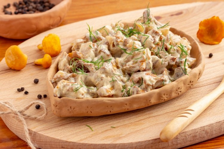 Chanterelles with Herbs in Sour Cream in a Skillet