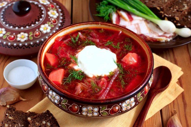 Borsch en olla afgana
