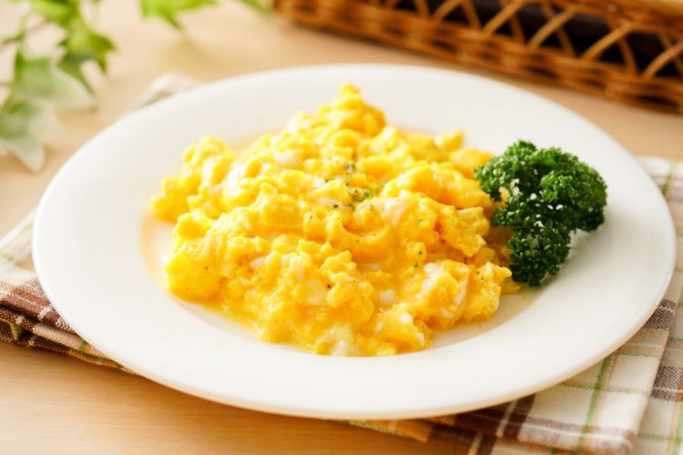 Fried Cottage Cheese with Eggs and Turmeric