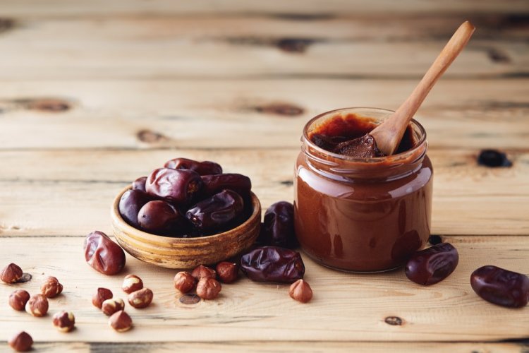 Amosov's Paste with Dates