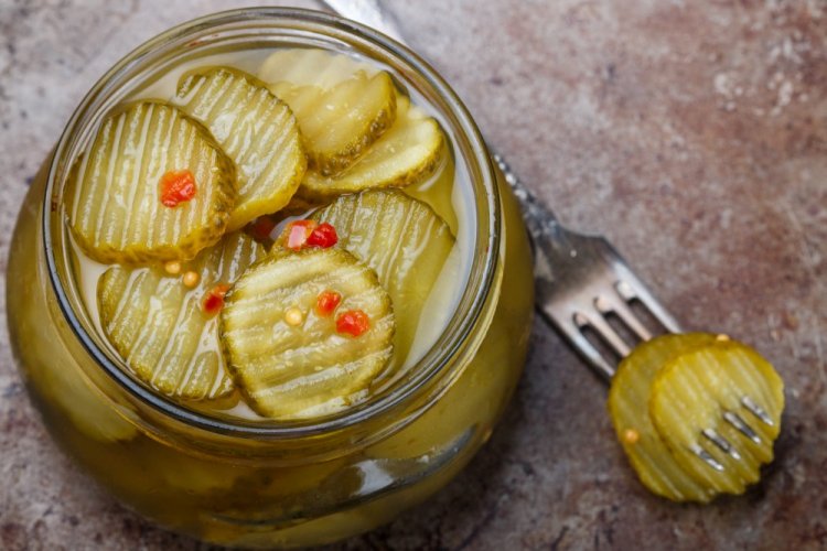 Cucumber and Dill Salad with Mustard Powder for Winter