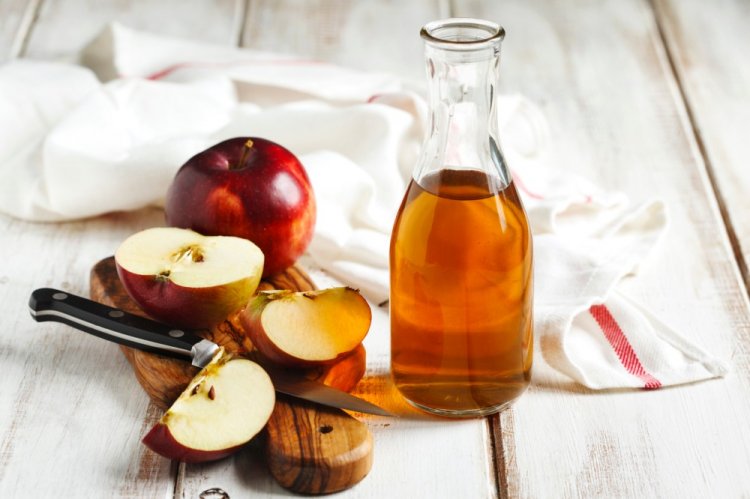 Apple Cider Vinegar with Honey and Black Bread