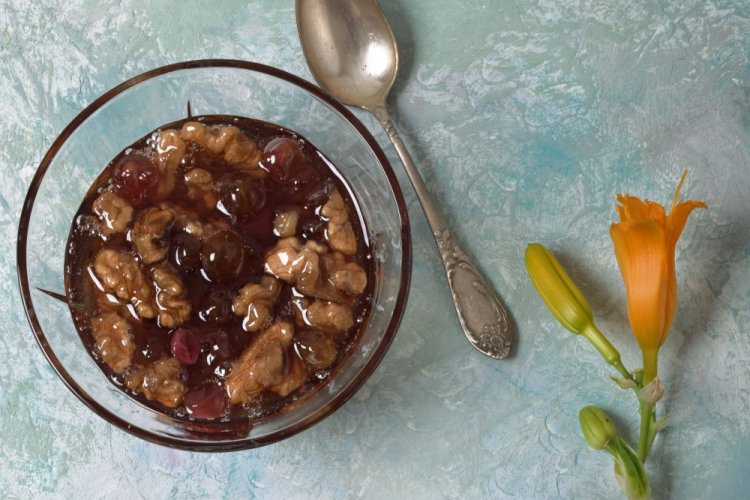 Black Gooseberry Jam with Walnuts