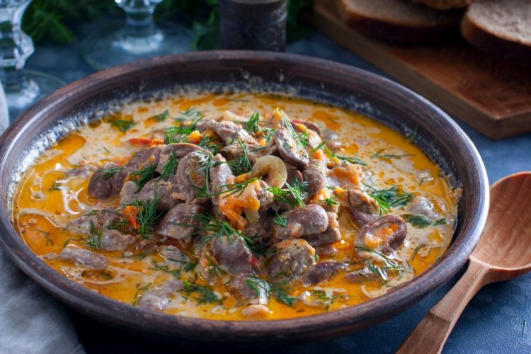 Chicken Hearts with Onions and Carrots in Sour Cream