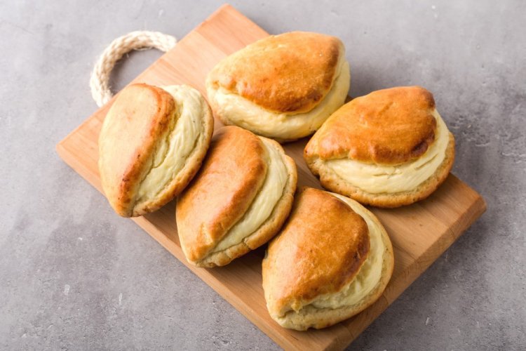 Sochniki with Ricotta on Cream
