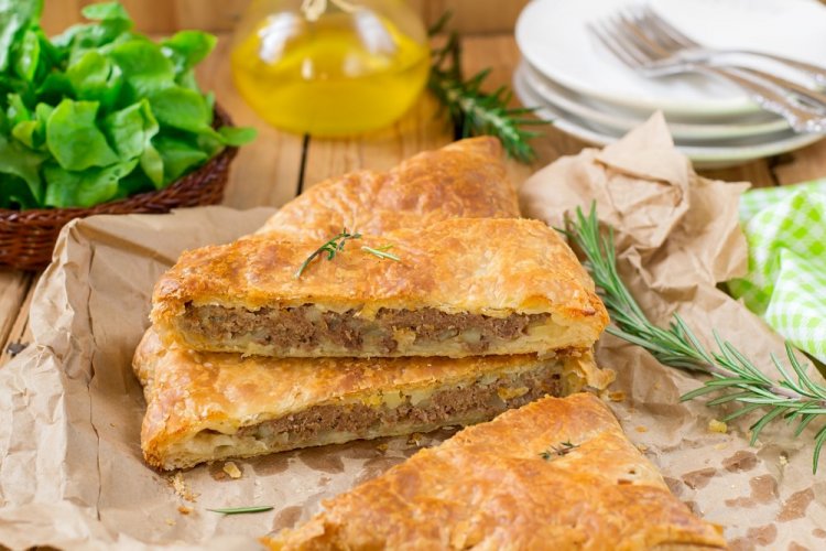 Puff Pastry Pie with Minced Meat