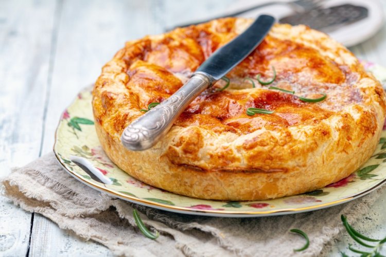 Puff Pastry Pie with Meat and Potatoes
