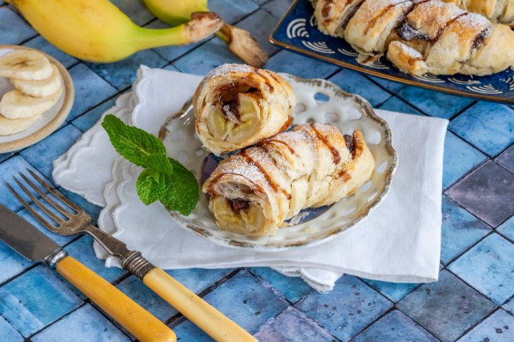 Puff Pastry Pie with Banana and Chocolate