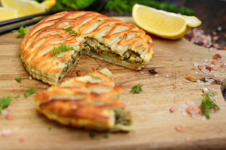 Puff Pastry Pie with Broccoli and Cauliflower
