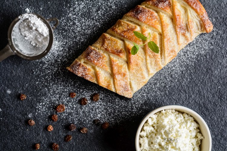 Puff Pastry Pie with Cottage Cheese and Jam