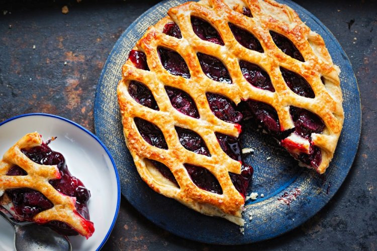 Puff Pastry Pie with Cherries