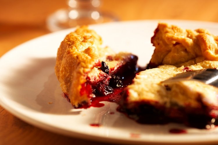 Puff Pastry Pie with Black Currants and Nuts