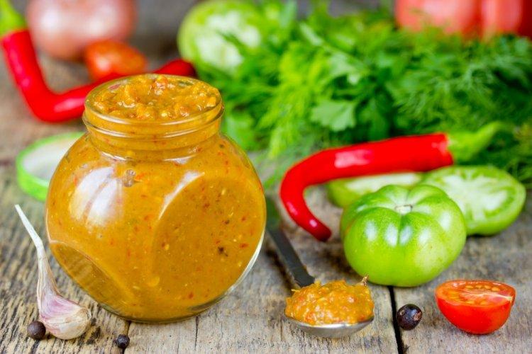 Green Adjika from Tomatoes for Winter
