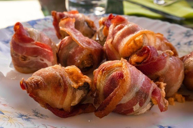 Grilled Mushrooms with Bacon and Ricotta