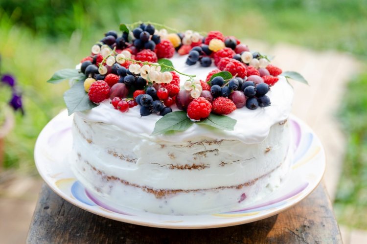 Semolina Cake with Cottage Cheese Cream