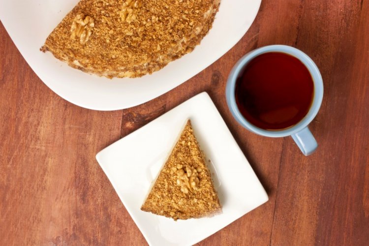 Smetannik (Sour Cream Cake)