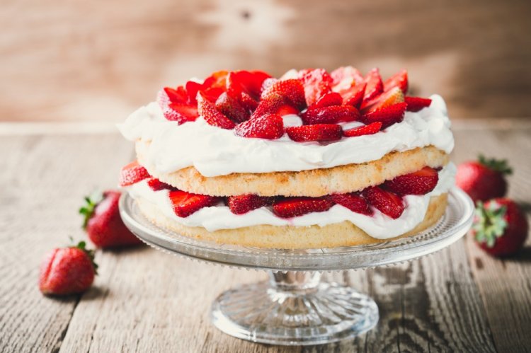 Strawberry and Sour Cream Cake