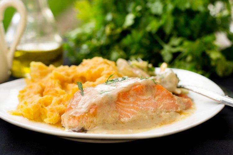 Trout with Cream Sauce in the Oven