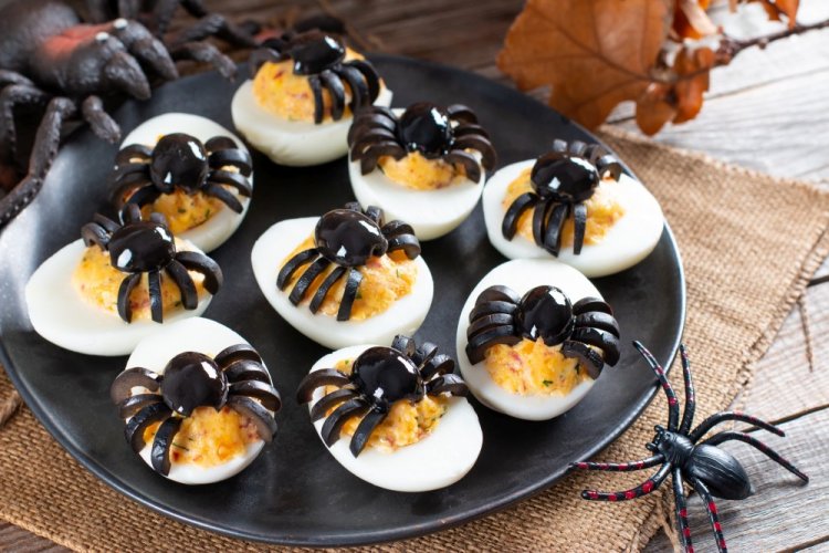 Huevos rellenos «Arañas»