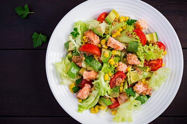 Salad with Salmon, Corn, and Cherry Tomatoes