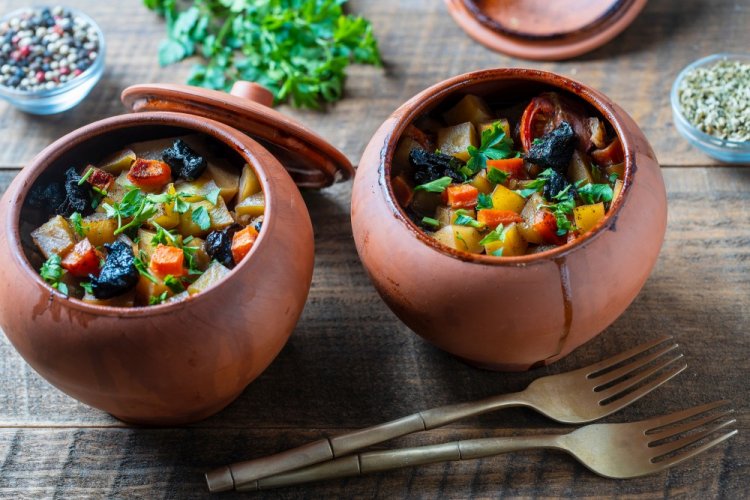 Potatoes with Meat and Vegetables in Pots