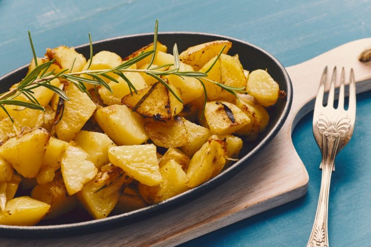 Fried Potatoes with Herbs and Onions