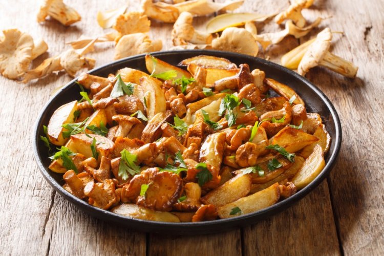 Fried Potatoes with Onions and Chanterelles