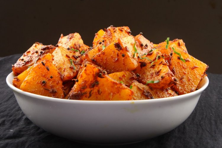 Fried Potatoes with Onions and Tomato