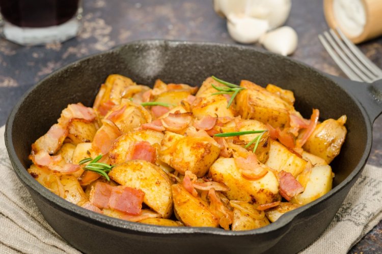 Fried Potatoes with Onions and Bacon