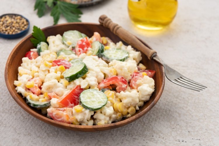 Vegetable Salad with Corn and Cheese