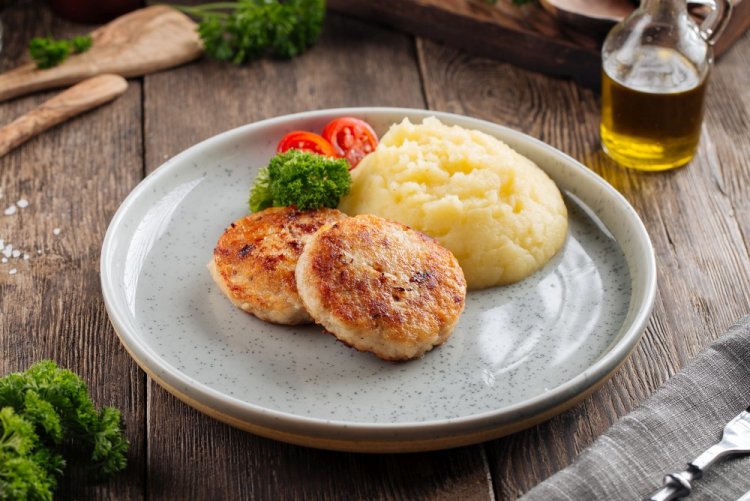 Air Fryer Chicken Cutlets with Onion