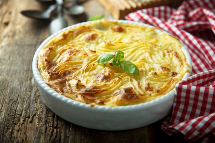 Gratinado de patatas con pollo en freidora de aire