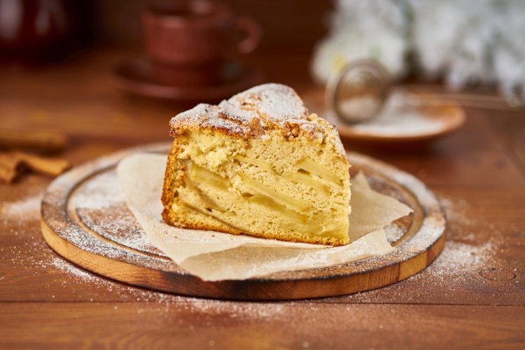 Charlotte de manzana con kéfir en freidora de aire