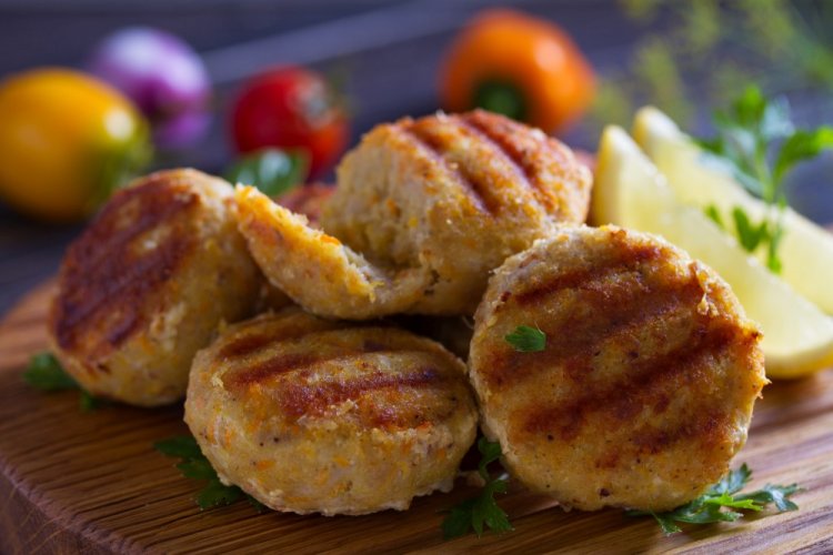 Hamburguesas de pescado con tocino en freidora de aire