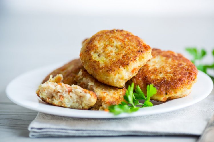 Hamburguesas de pescado con zanahoria en freidora de aire