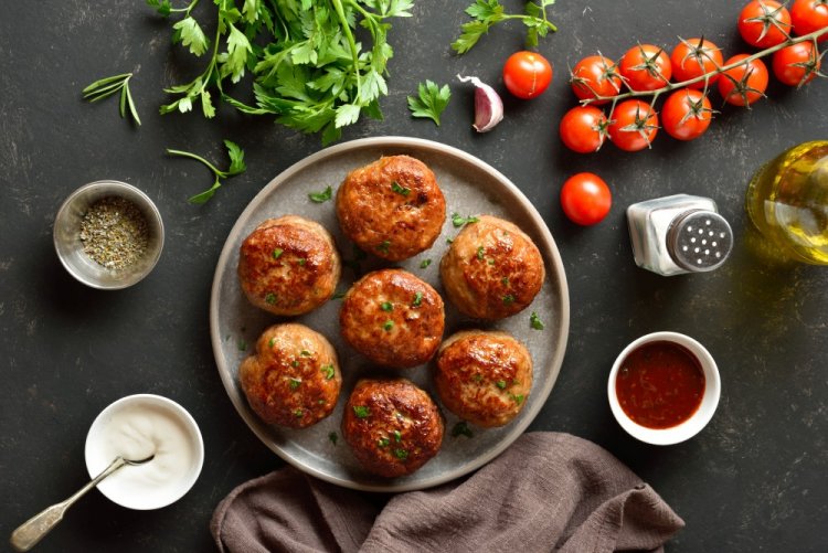 Air Fryer Meatballs with Mozzarella