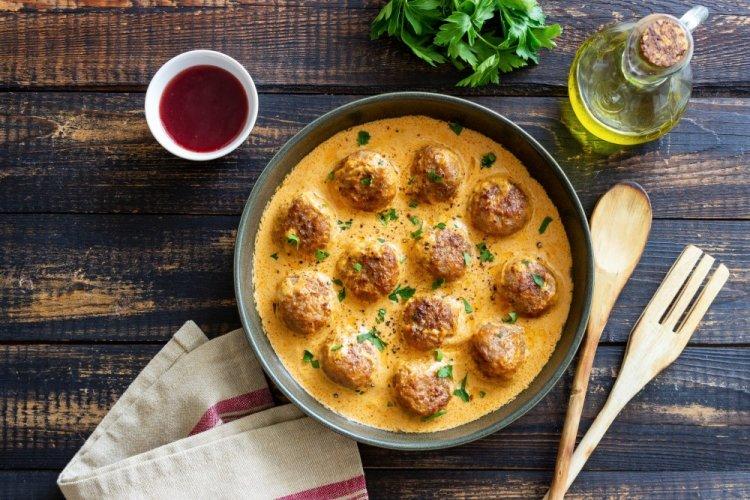 Meatballs with Sour Cream Sauce in an Air Fryer
