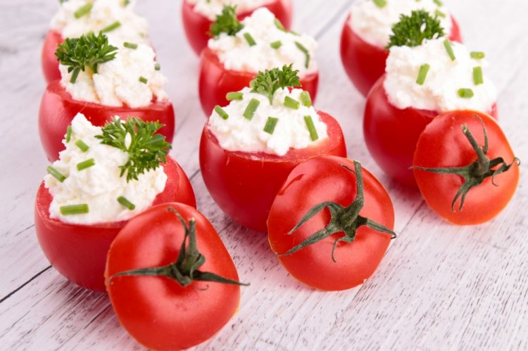 Tomates rellenos de queso