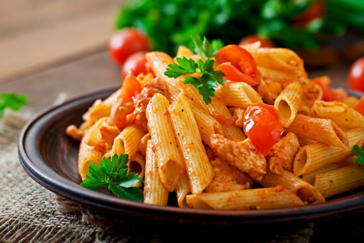 Pasta with Chicken and Tomatoes